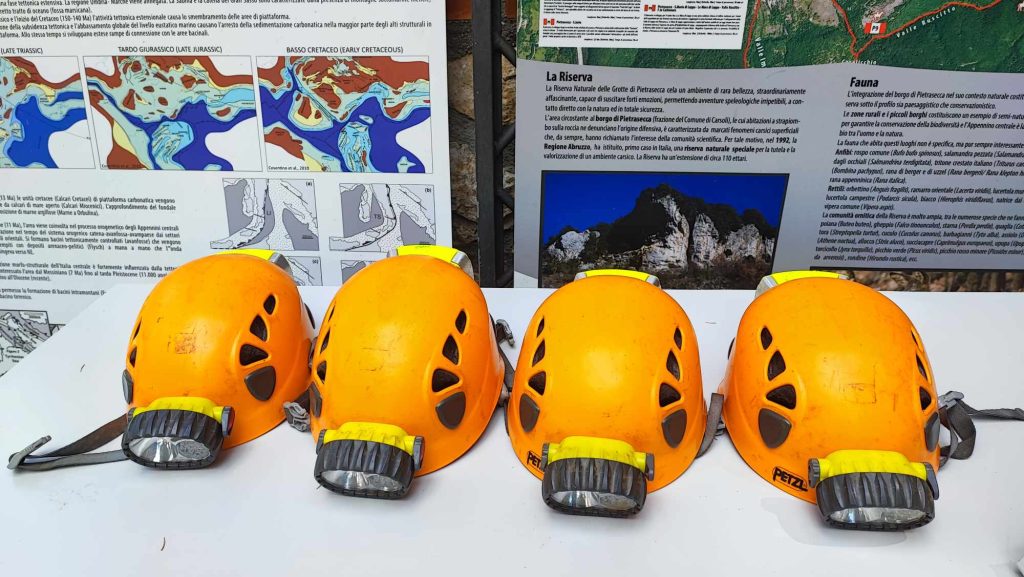 Grotte d'inverno, proseguono le aperture dei fine settimana per tutto gennaio 2024! 4 elmetti escursione grotte di pietrasecca