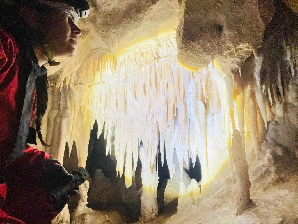 La magia della luce nelle grotte della natura 6 grotte di pietrasecca particolari di luce 2